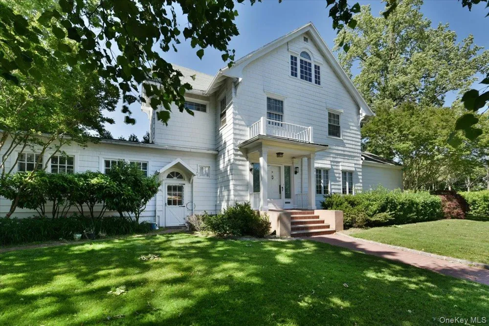 9 Nassau Drive Great Neck, NY 11021