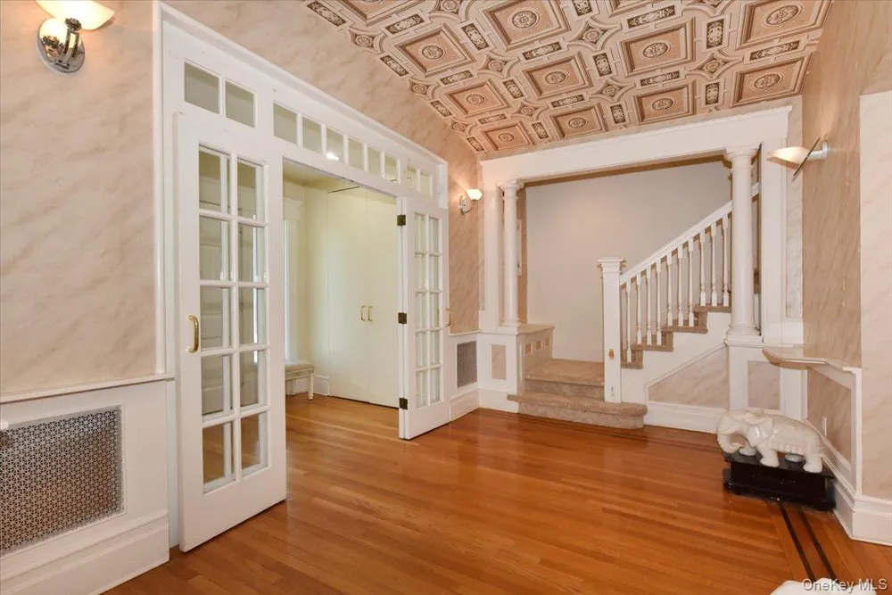 9 Nassau Drive Great Neck, NY 11021