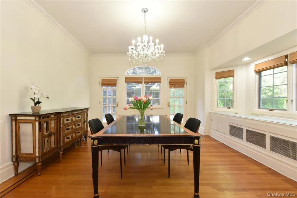 9 Nassau Drive Great Neck, NY 11021