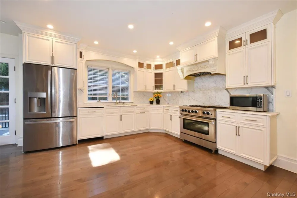 9 Nassau Drive Great Neck, NY 11021