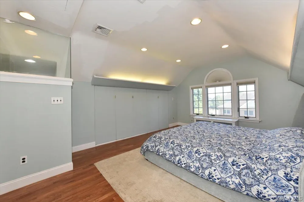 9 Nassau Drive Great Neck, NY 11021
