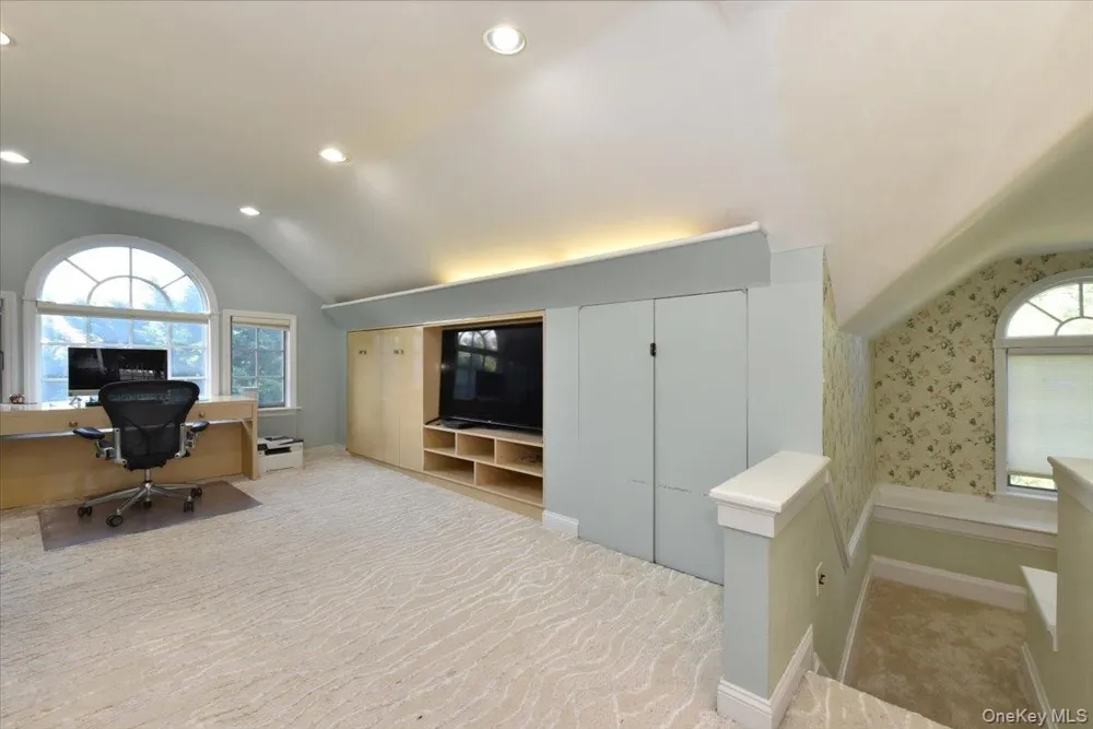 9 Nassau Drive Great Neck, NY 11021