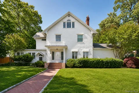 9 Nassau Drive