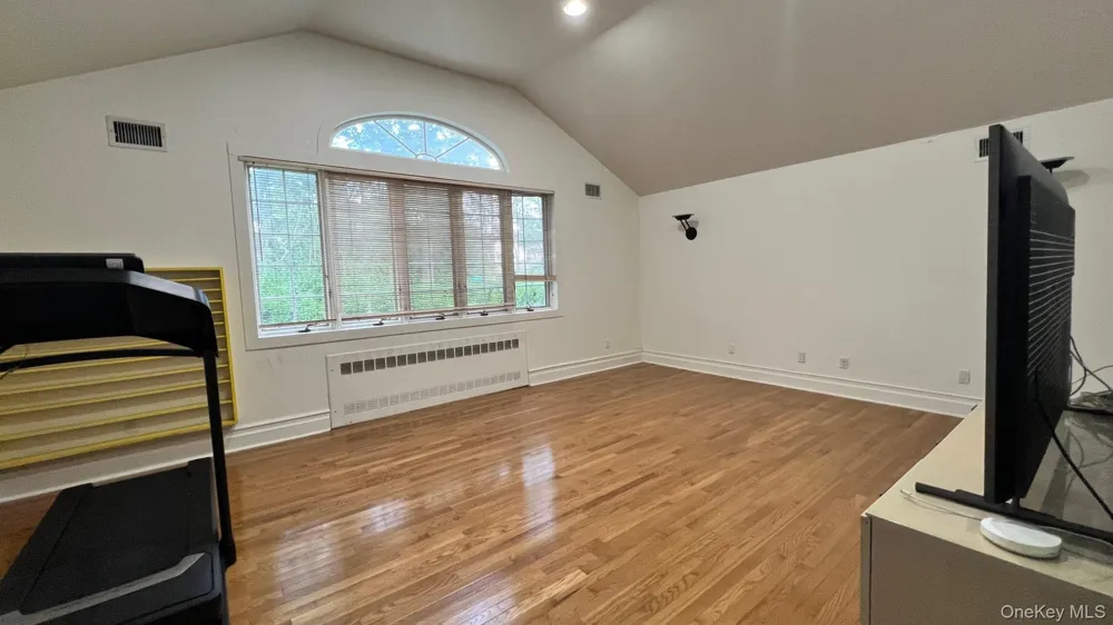 9 Nassau Drive Great Neck, NY 11021