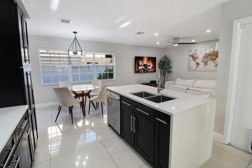 11303 Lakeview Drive #8-m Coral Springs, FL 33071