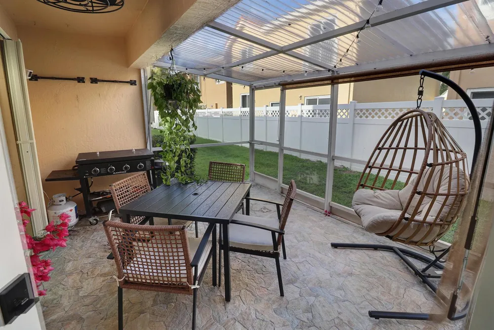 11303 Lakeview Drive #8-m Coral Springs, FL 33071