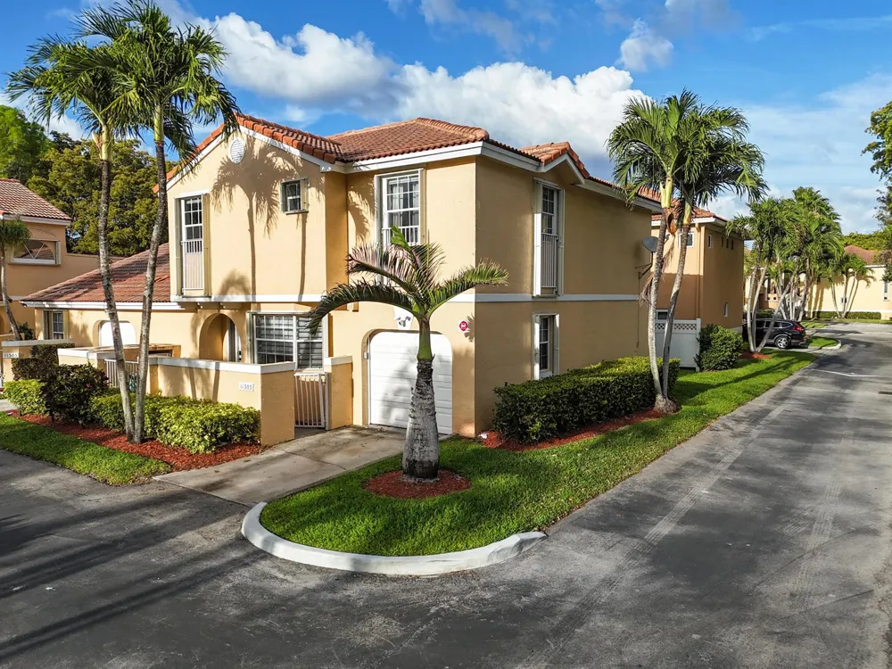 11303 Lakeview Drive #8-m Coral Springs, FL 33071