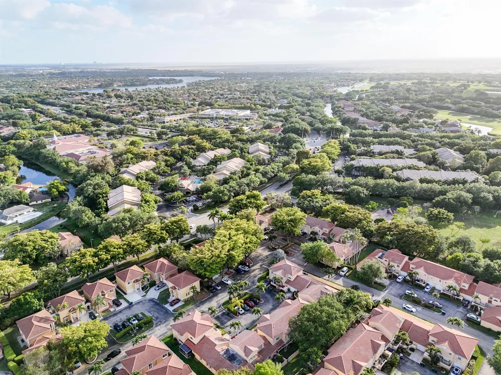 11303 Lakeview Drive #8-m Coral Springs, FL 33071