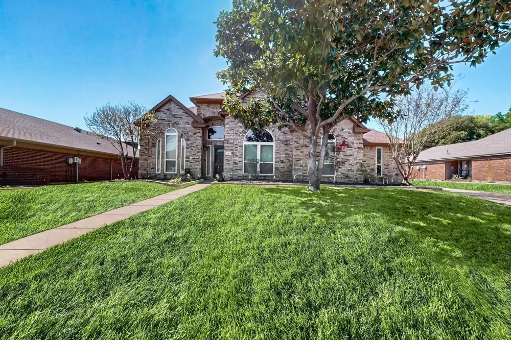 622 Meadowcrest Drive Highland Village, TX 75077