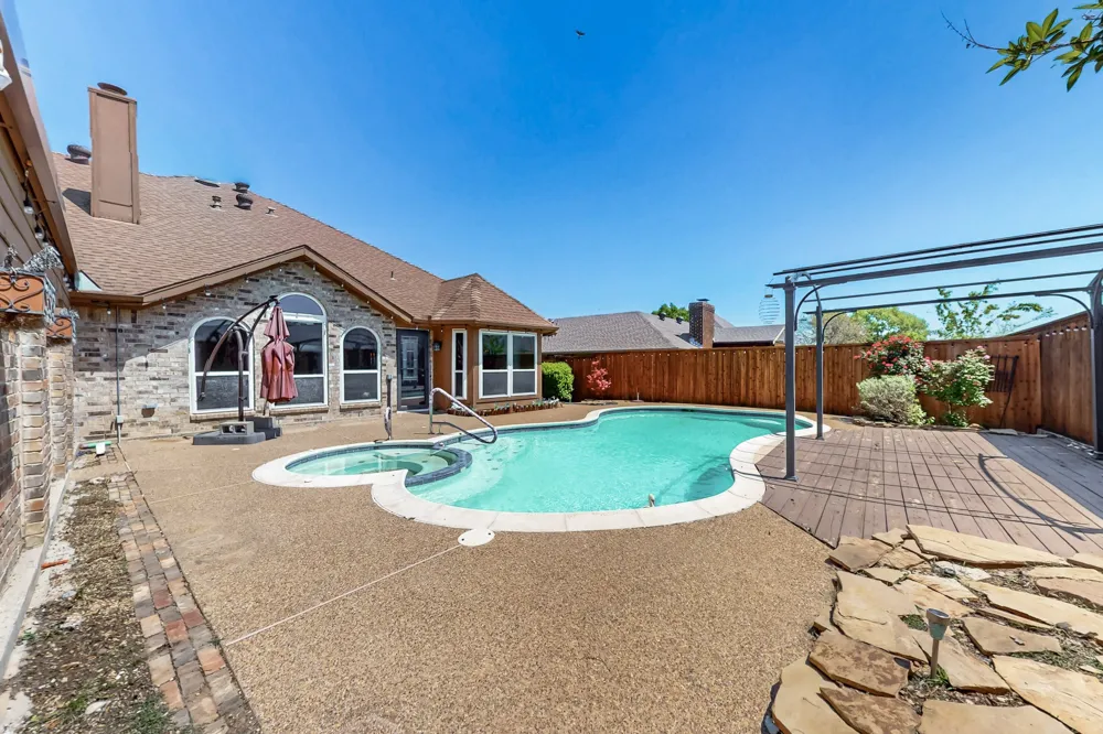 622 Meadowcrest Drive Highland Village, TX 75077