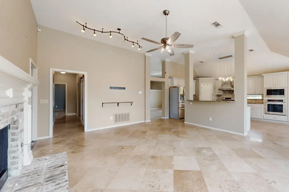 622 Meadowcrest Drive Highland Village, TX 75077