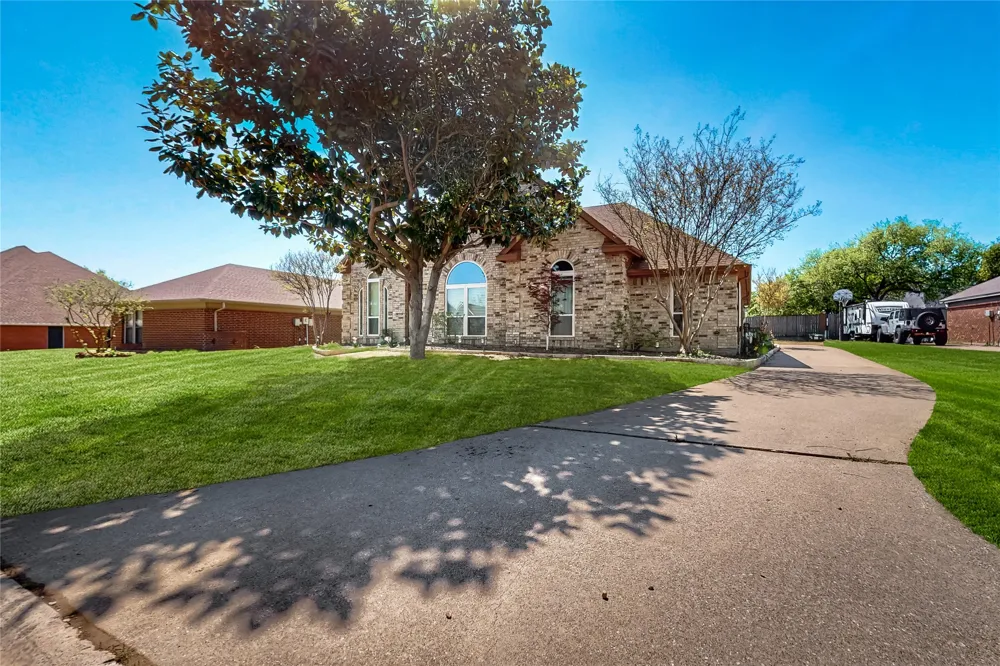 622 Meadowcrest Drive Highland Village, TX 75077