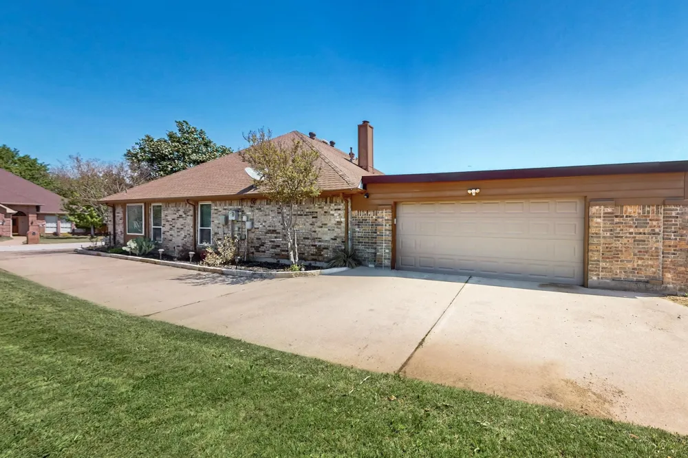 622 Meadowcrest Drive Highland Village, TX 75077