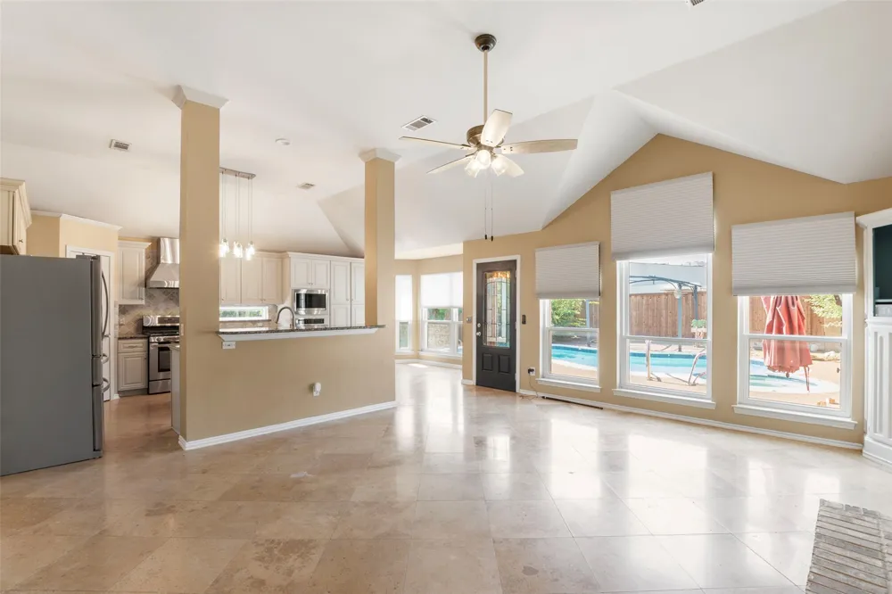 622 Meadowcrest Drive Highland Village, TX 75077