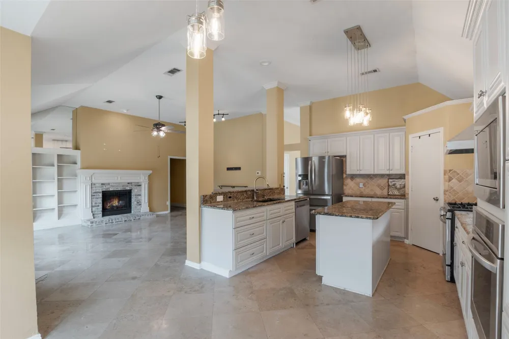 622 Meadowcrest Drive Highland Village, TX 75077