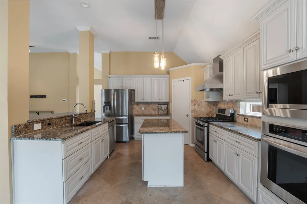 622 Meadowcrest Drive Highland Village, TX 75077