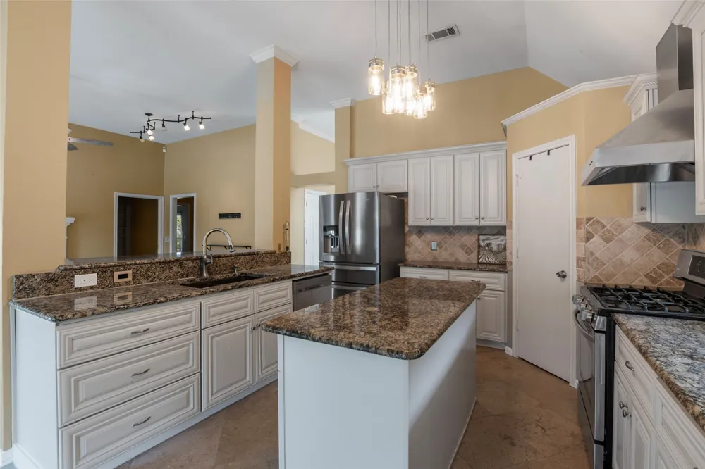 622 Meadowcrest Drive Highland Village, TX 75077