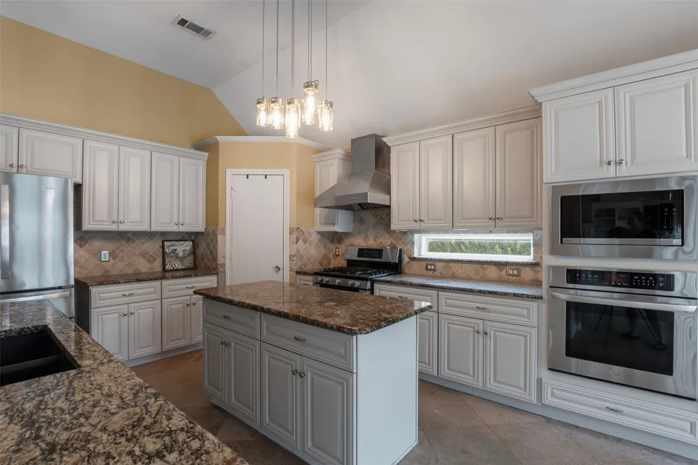 622 Meadowcrest Drive Highland Village, TX 75077