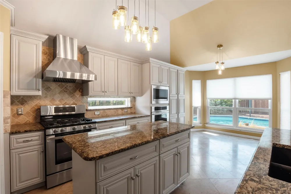 622 Meadowcrest Drive Highland Village, TX 75077