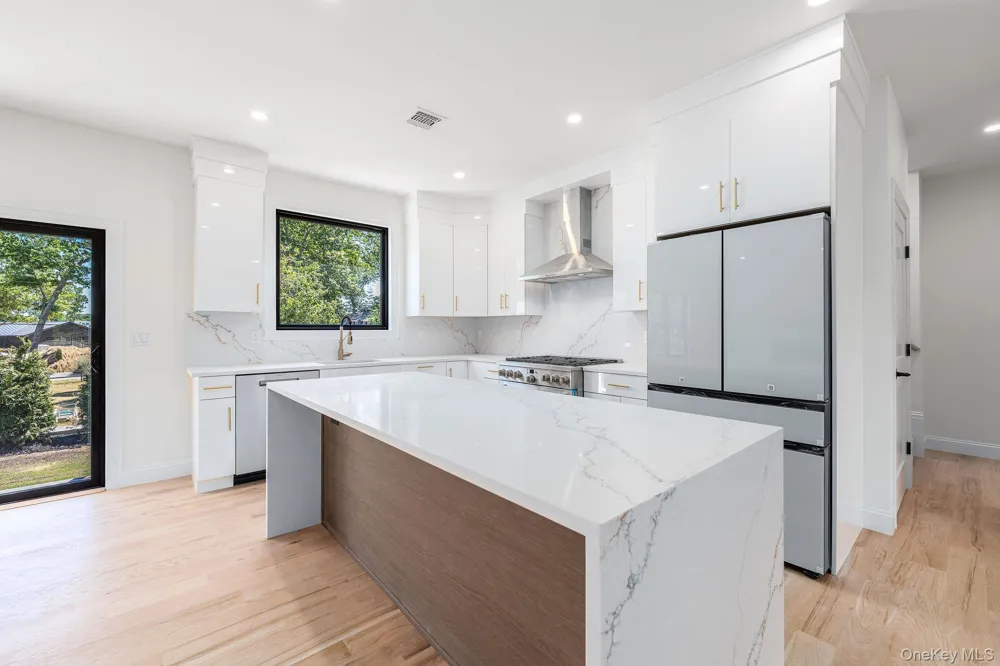 1700 Smith Drive S Southold, NY 11971