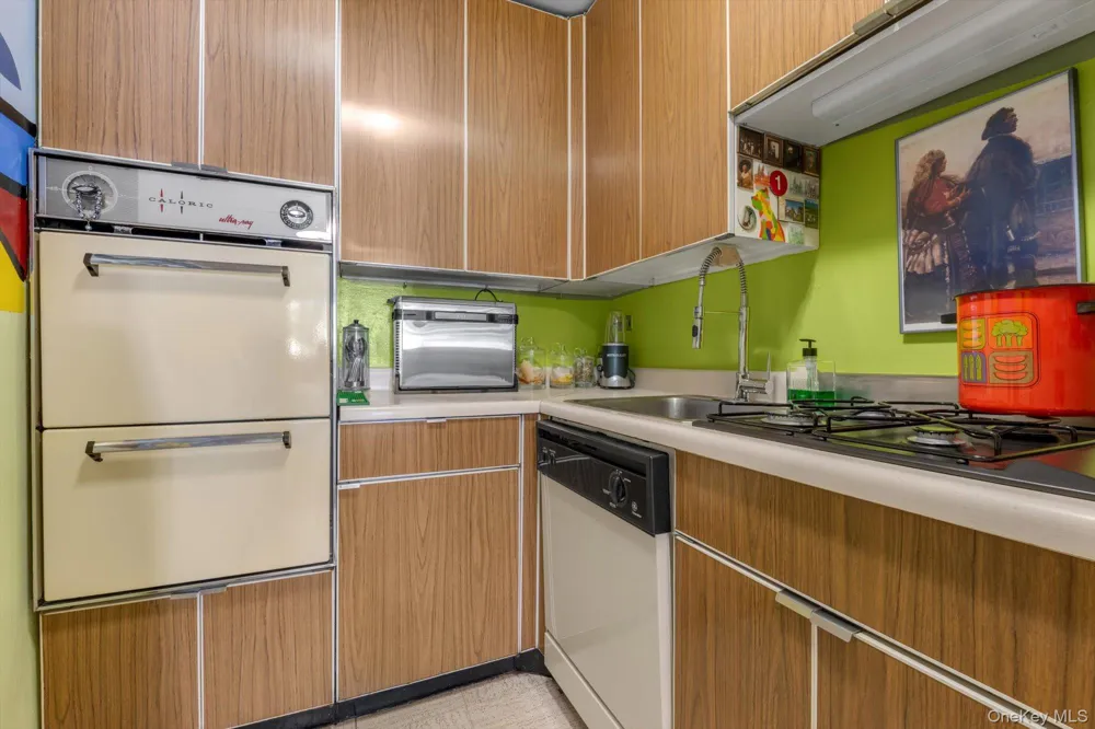 61-20 Grand Central Parkway #A208 Forest Hills, NY 11375