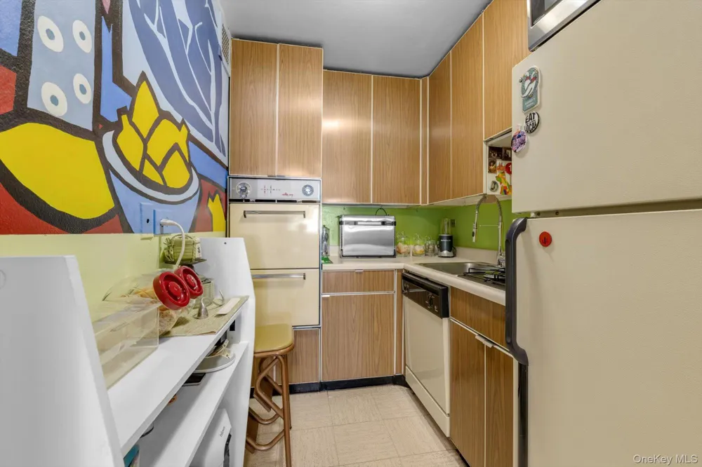 61-20 Grand Central Parkway #A208 Forest Hills, NY 11375