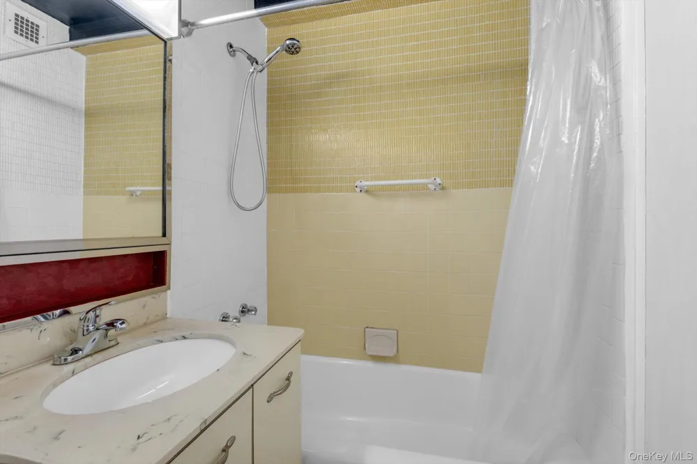 61-20 Grand Central Parkway #A208 Forest Hills, NY 11375
