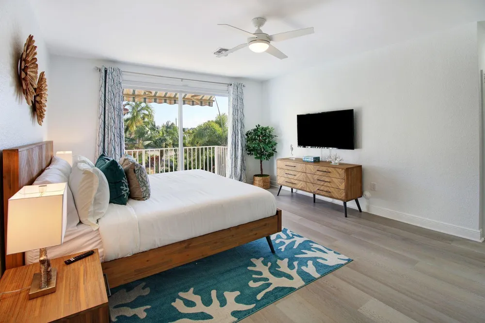 218 Pine Avenue Lauderdale By The Sea, FL 33308