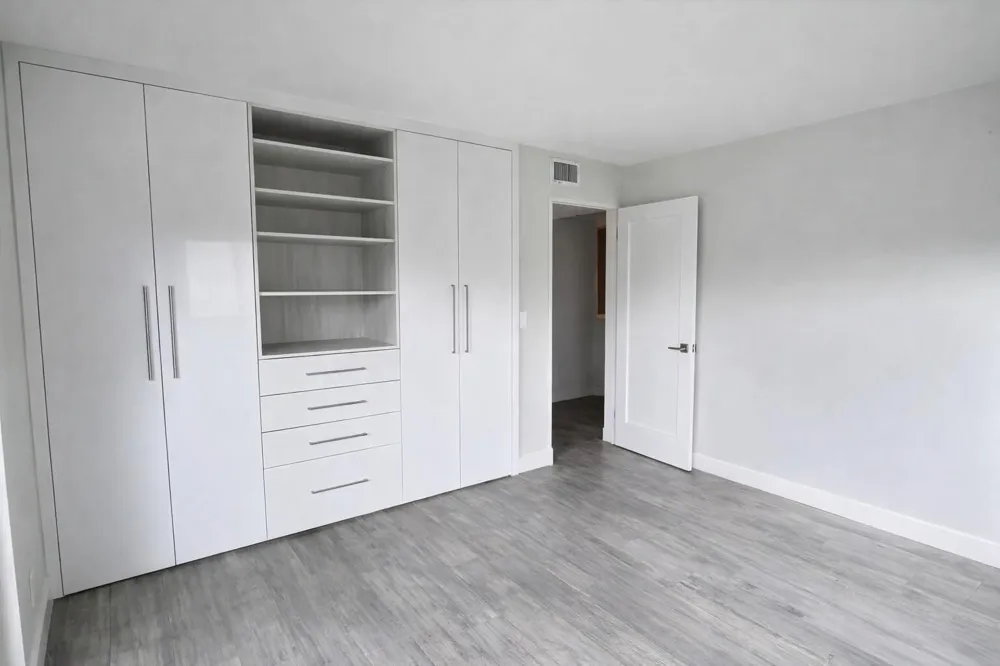 3220 Bayview Drive #211 Fort Lauderdale, FL 33306