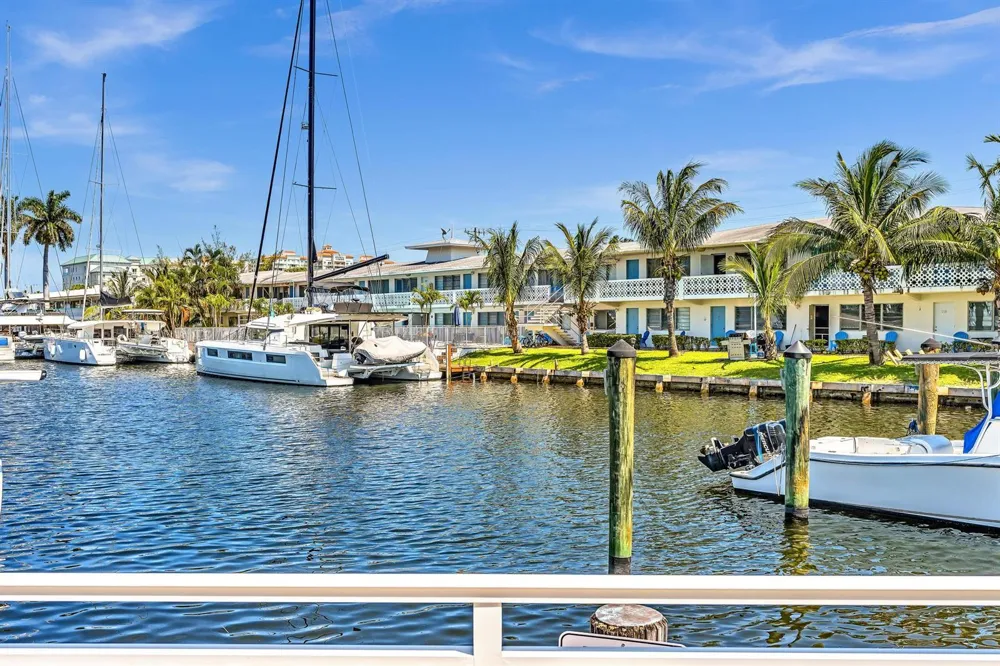 3220 Bayview Drive #211 Fort Lauderdale, FL 33306