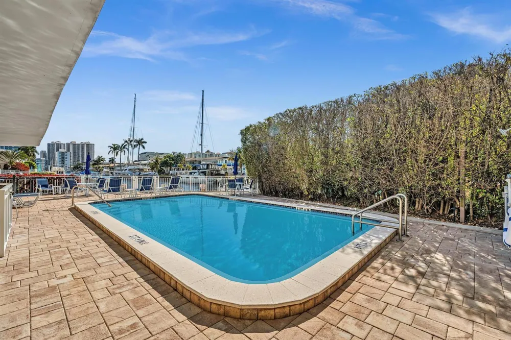 3220 Bayview Drive #211 Fort Lauderdale, FL 33306