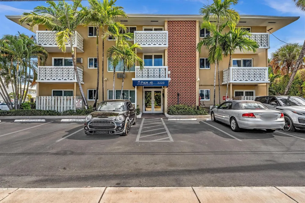 3220 Bayview Drive #211 Fort Lauderdale, FL 33306