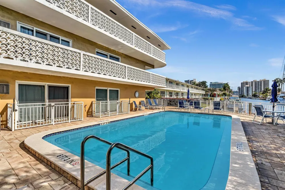 3220 Bayview Drive #211 Fort Lauderdale, FL 33306