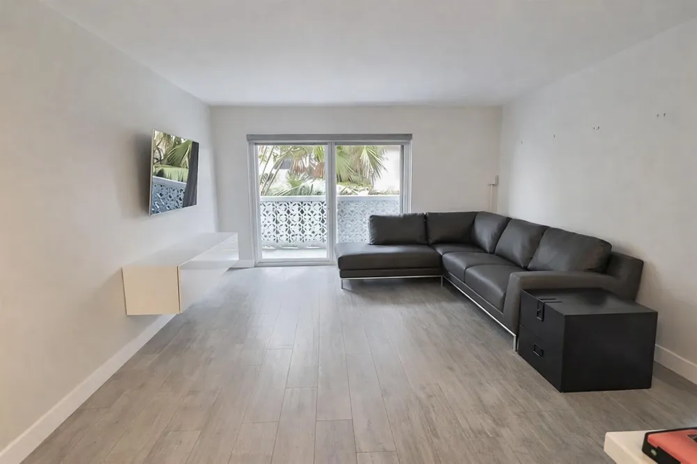 3220 Bayview Drive #211 Fort Lauderdale, FL 33306