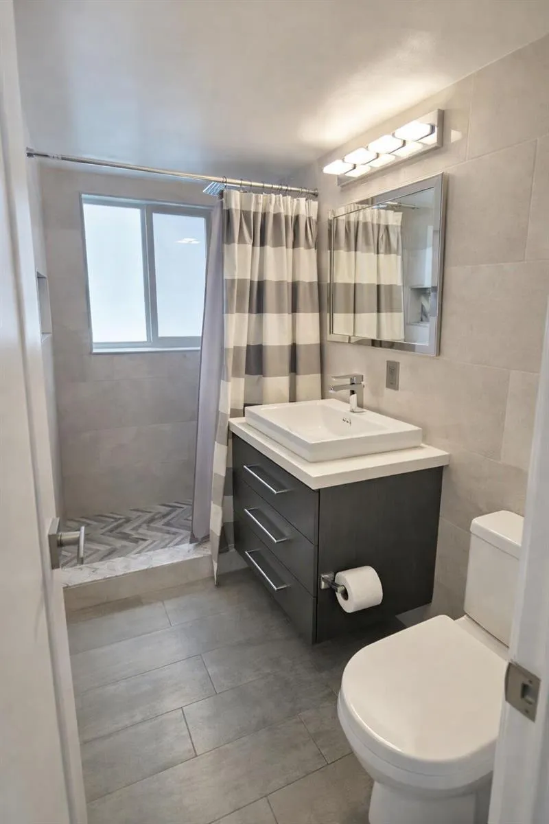 3220 Bayview Drive #211 Fort Lauderdale, FL 33306