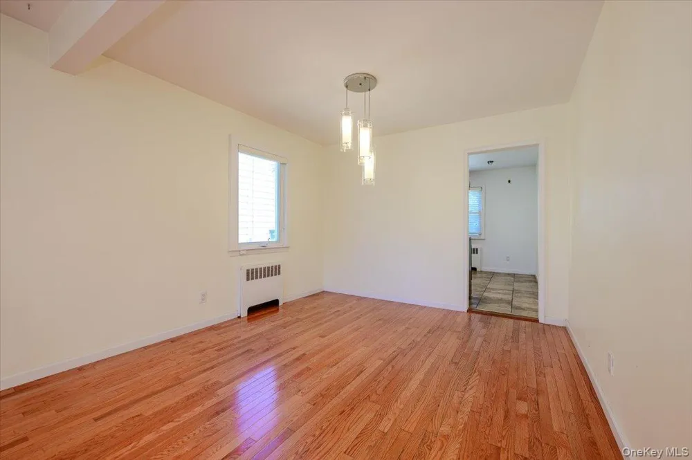 567 Oxford Road Cedarhurst, NY 11516