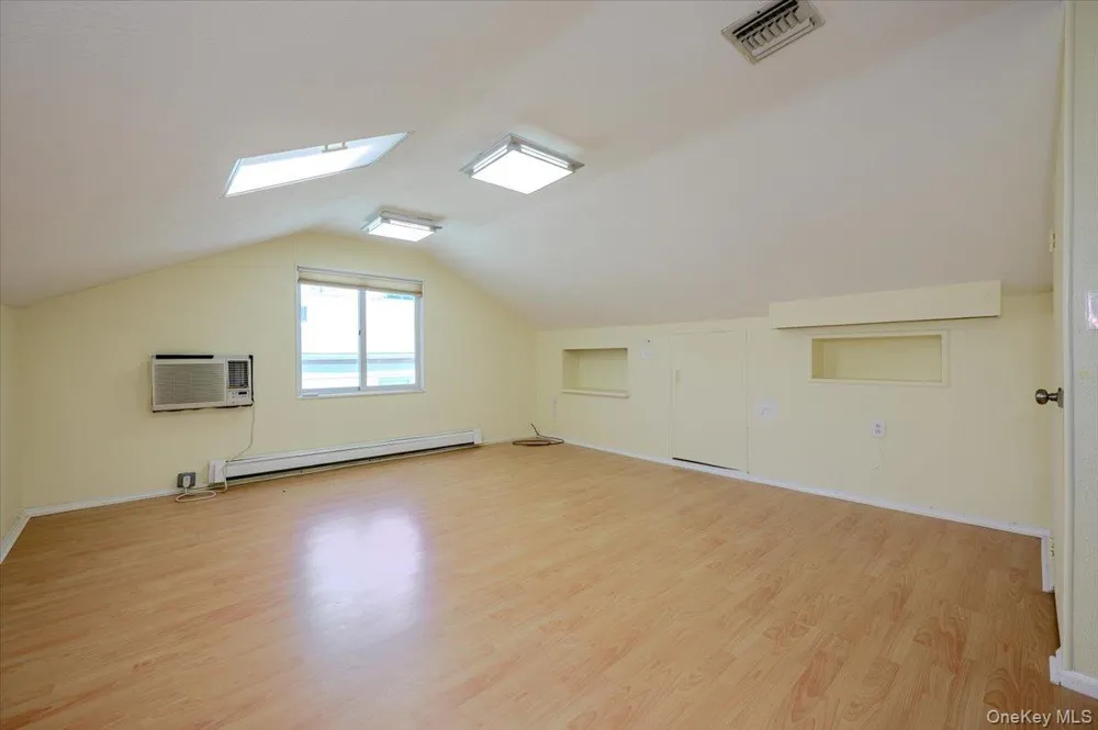 567 Oxford Road Cedarhurst, NY 11516