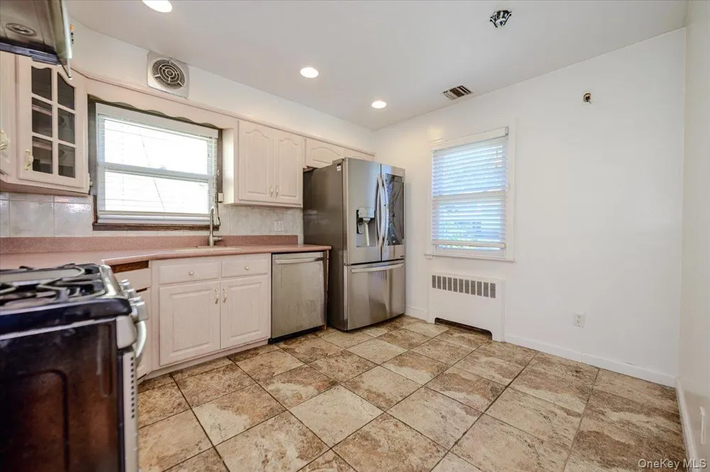 567 Oxford Road Cedarhurst, NY 11516