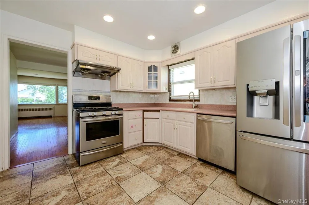 567 Oxford Road Cedarhurst, NY 11516