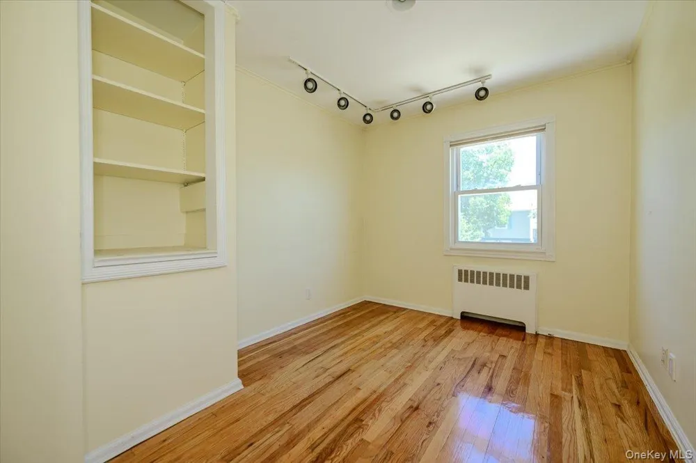 567 Oxford Road Cedarhurst, NY 11516