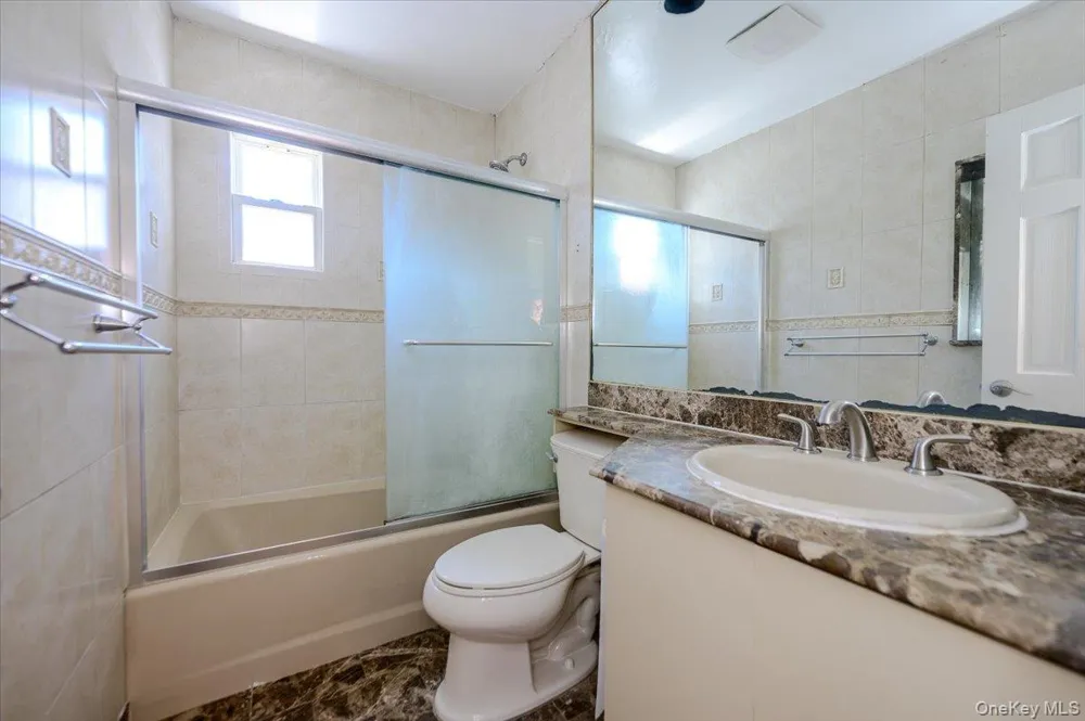 567 Oxford Road Cedarhurst, NY 11516
