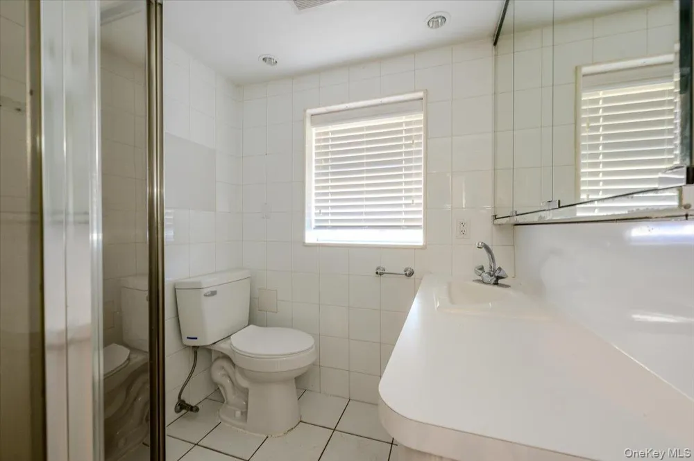 567 Oxford Road Cedarhurst, NY 11516