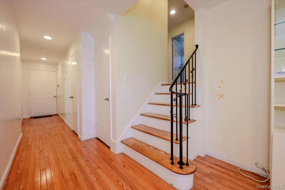 567 Oxford Road Cedarhurst, NY 11516