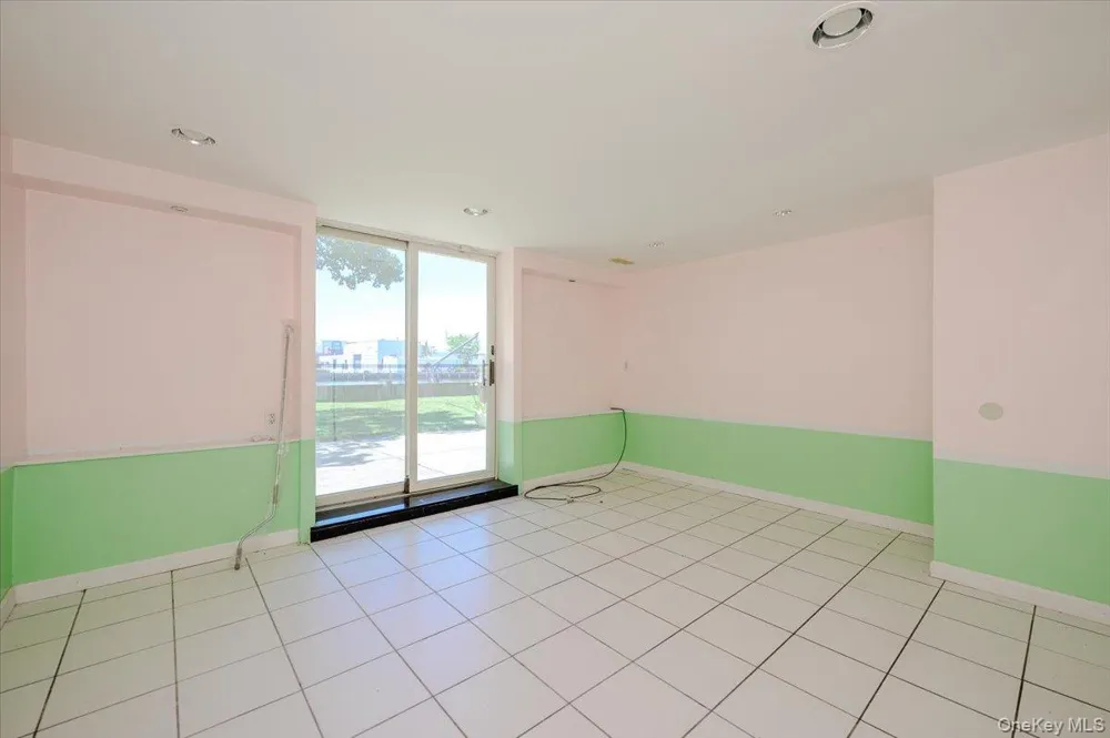 567 Oxford Road Cedarhurst, NY 11516