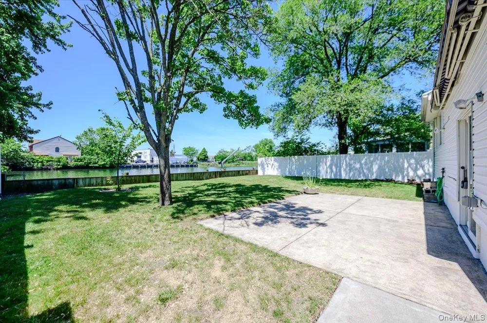 567 Oxford Road Cedarhurst, NY 11516