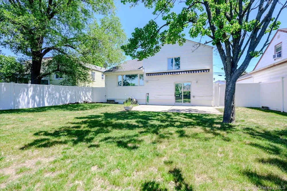 567 Oxford Road Cedarhurst, NY 11516
