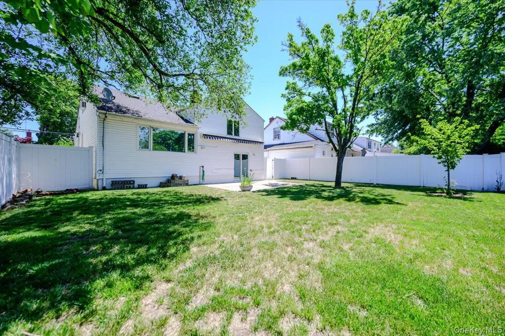 567 Oxford Road Cedarhurst, NY 11516