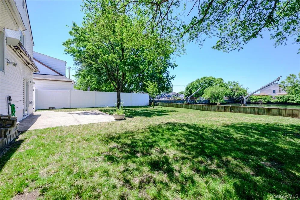 567 Oxford Road Cedarhurst, NY 11516
