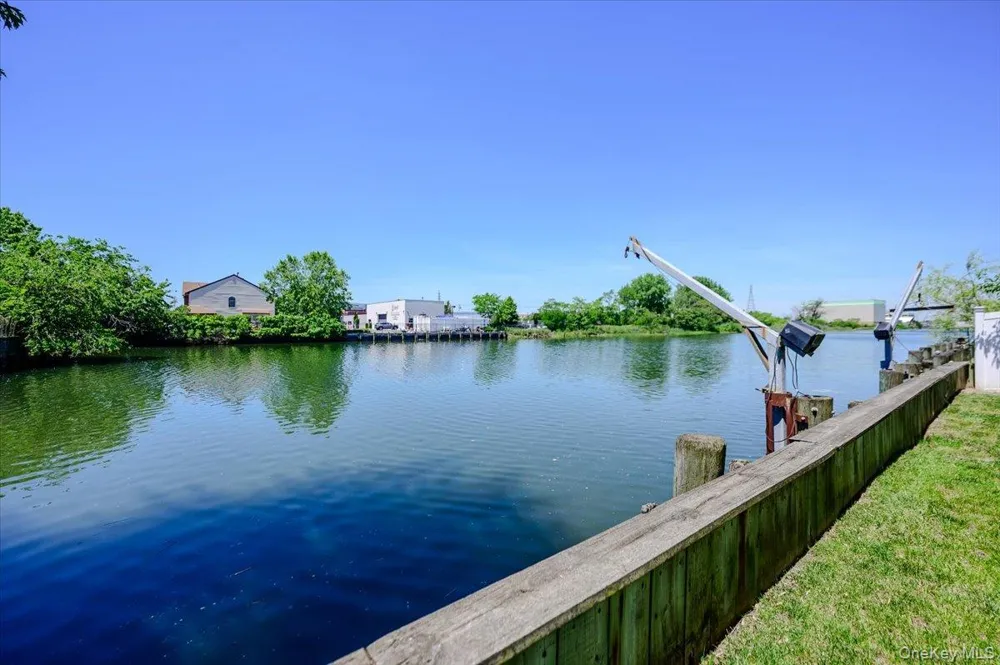 567 Oxford Road Cedarhurst, NY 11516