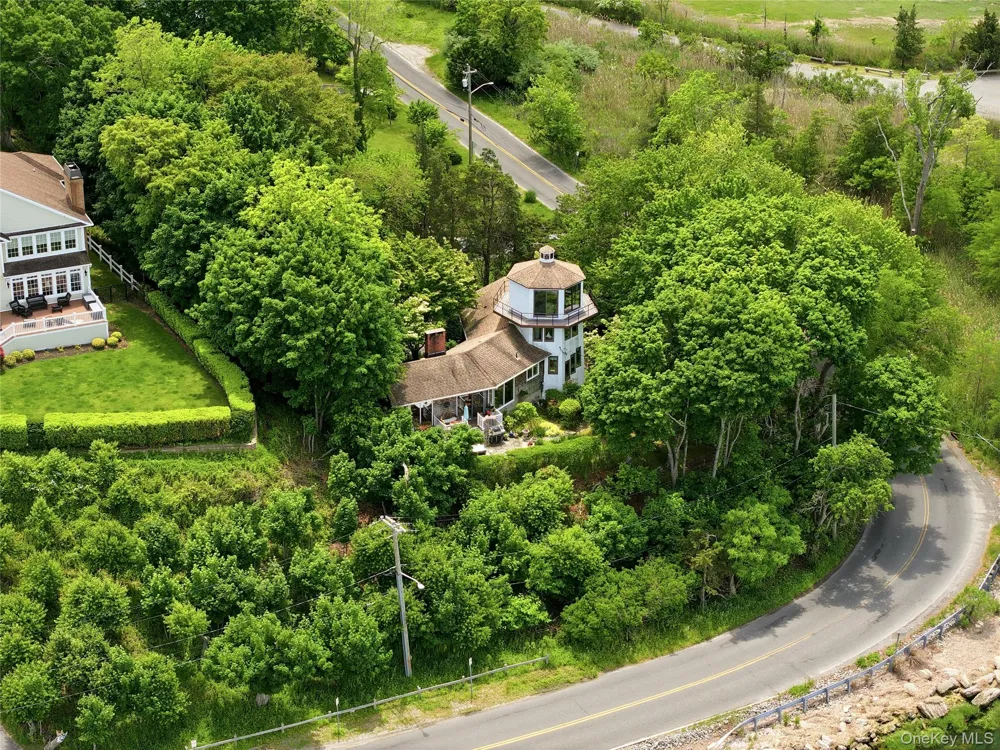 195 Shore Road Mount Sinai, NY 11766